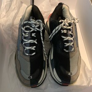 Balenciaga Men’s triple S sneakers